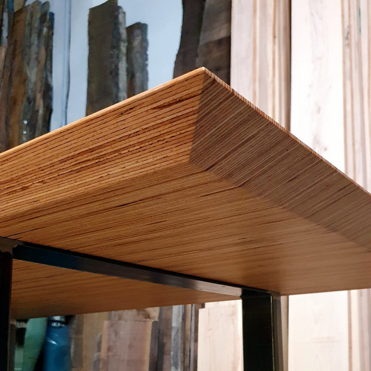 Tischplatte mit Schweizer Kante aus Baubuche