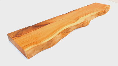 Eibe Massivholz Wandregal mit Baumkante