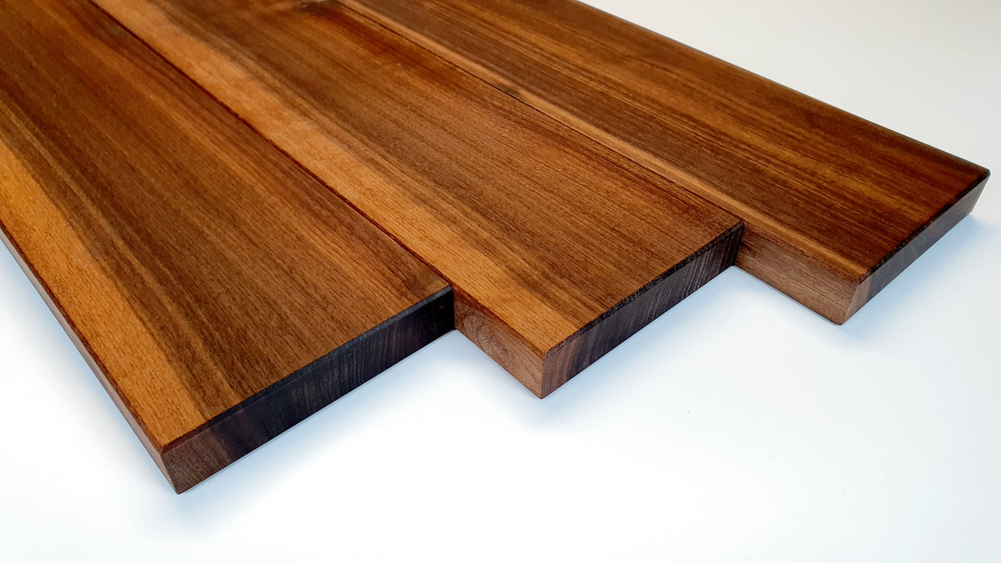 Nussbaum Massivholz Wandregal 4,5 cm Stark