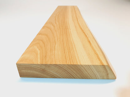Esche Massivholz Wandregal mit Baumkante