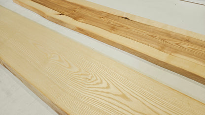 Esche Massivholz Wandregal mit Baumkante