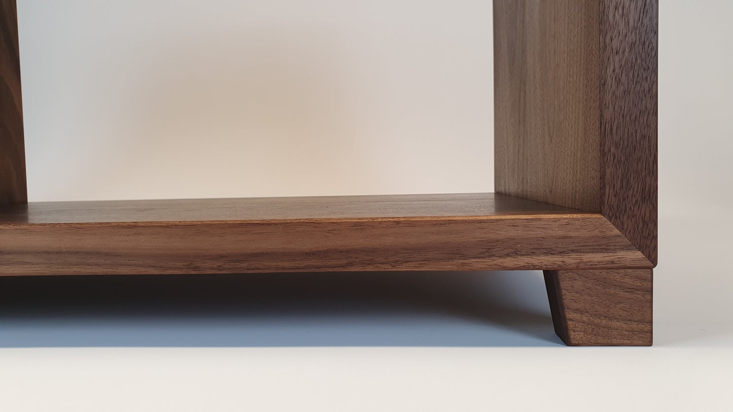 Sideboard aus Nussbaum Massivholz