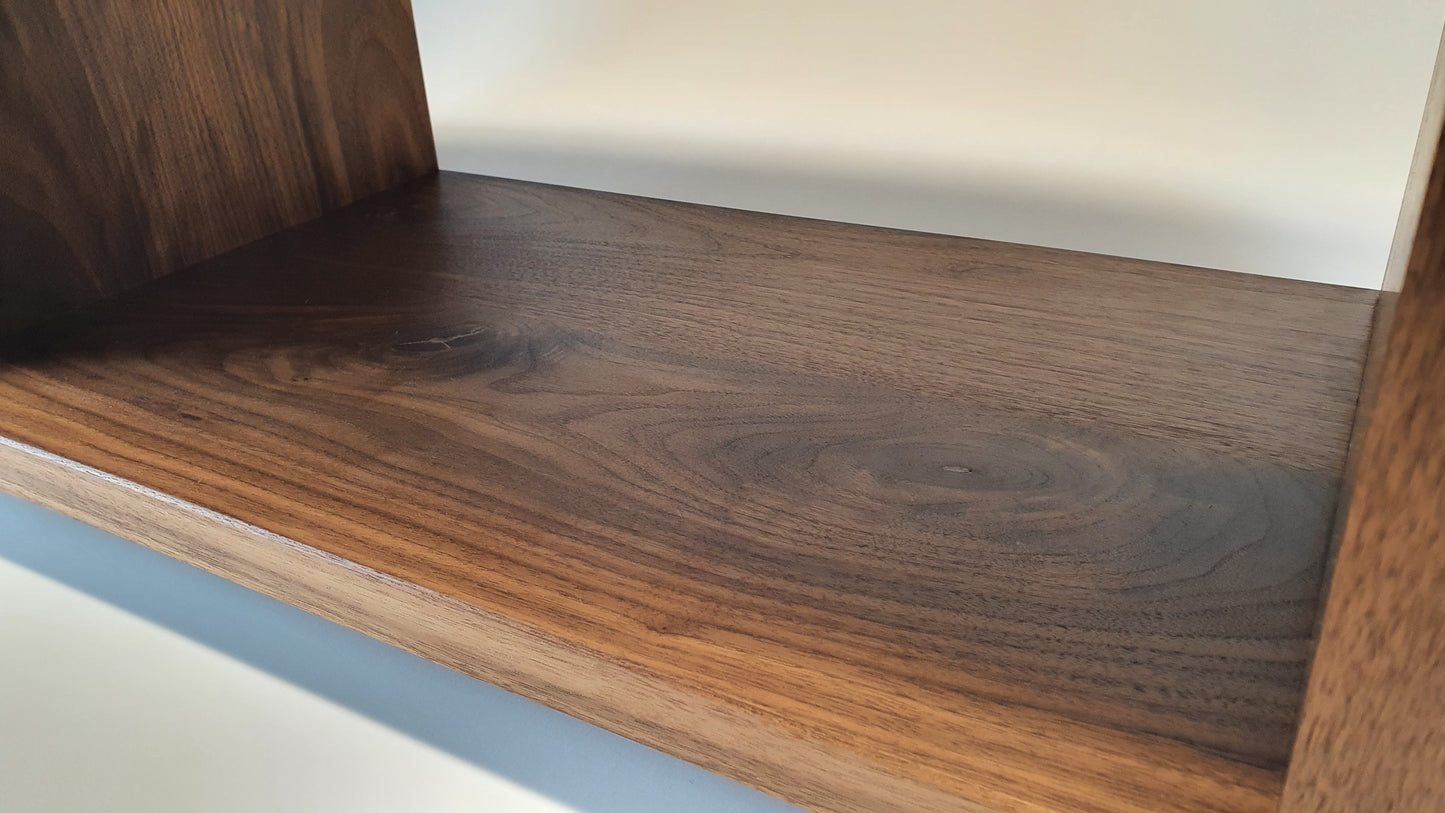Sideboard aus Nussbaum Massivholz