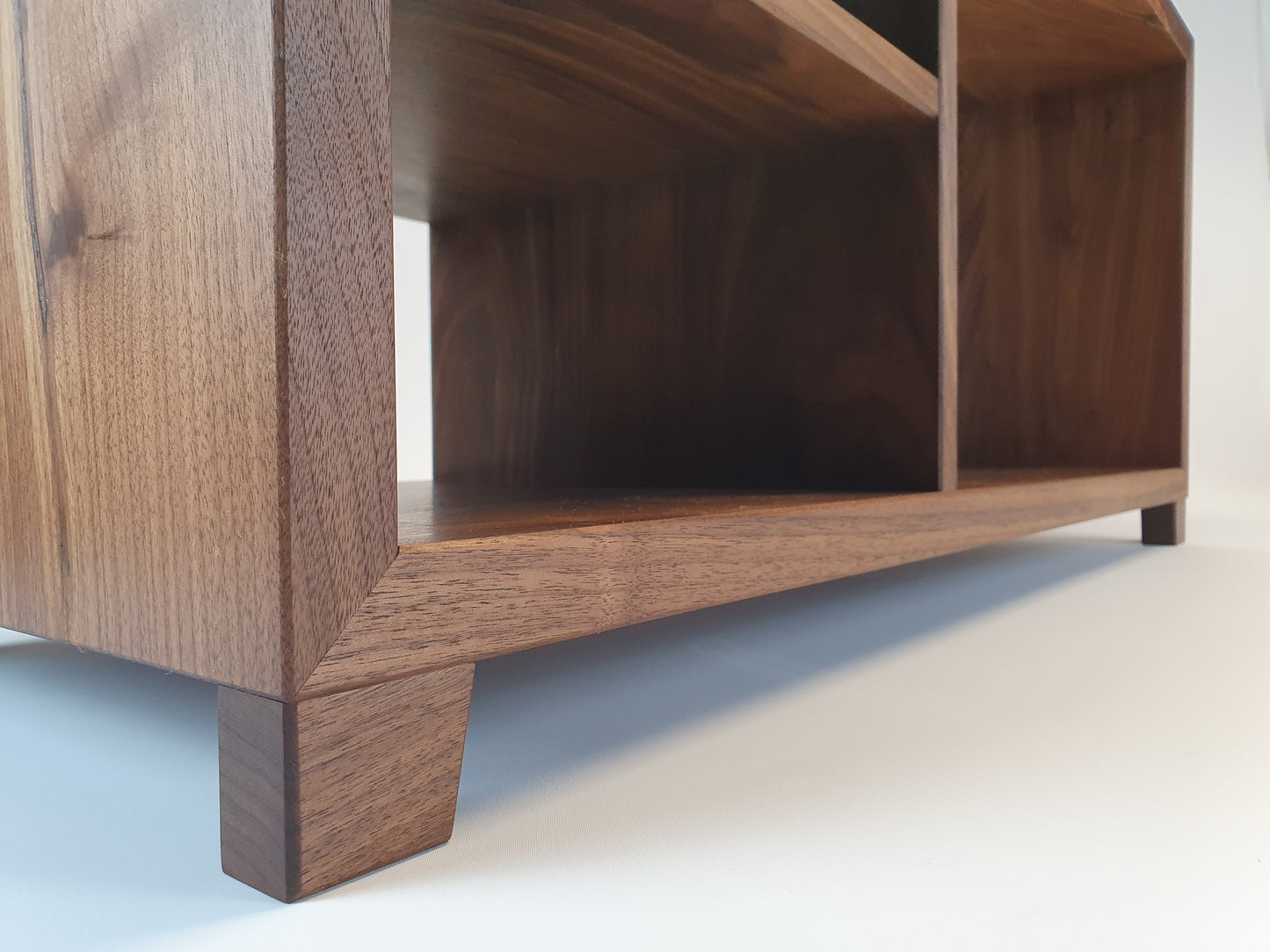 Sideboard aus Nussbaum Massivholz