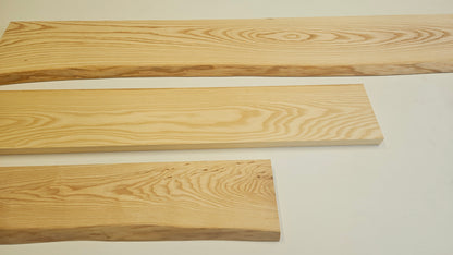 Esche Massivholz Wandregal mit Baumkante